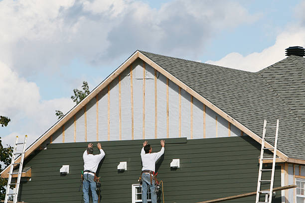Professional Siding technician working in Metuchen, NJ